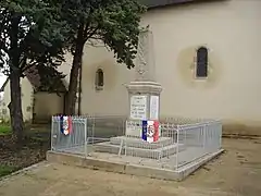 Le monument aux morts en 2012.