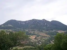 Vue de la face sud du mont Poupet depuis la montagne Saint-André