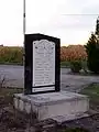 Le monument aux morts près de la mairie (sept. 2014).