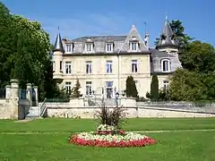 Le château de Précy-sur-Oise.