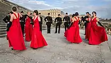 Photographie d'une répétition pour les danseurs et danseuses de quadrille au Château de Versailles (Bal de l'X 2015)