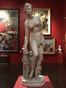 James Pradier, Vénus surprise au bain, 1829, marbre.