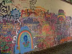 Le mur John Lennon dans le quartier de Malá Strana.