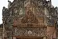 Fronton décoré d'une divinité surmontant un Kâla et de Nagas à cinq têtes et linteau décoré d'un Kâla