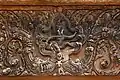 Détail du linteau de la porte principale du gopura oriental interne: Krishna combattant Kaliya, le naga à cinq têtes