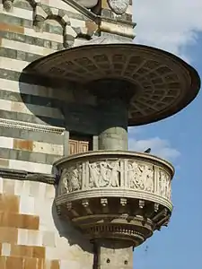 Chaire  de la Sainte-Ceinture, le Pergamo del Santo Cingolo.