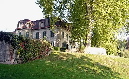 Face sud-ouest du château.