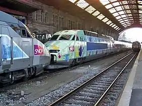 La rame 503 pelliculée pour la mise en service de la LGV Est européenne, vue en gare de Strasbourg fin 2006.