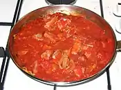 La sauce amatriciana est un plat italien traditionnel de pâtes à base de guanciale (joue de porc), pecorino, fromage et tomate.
