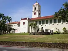 Photographie de l'extérieur du lycée Theodore Roosevelt.