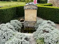 Fontaine de 1858 au bourg de Pressignac.