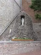 La grotte de Lourdes devant l'église