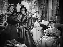photo. Les actrices jouant les cinq filles Bennet posent