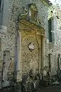 ancien portail dans le cloître.