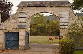 Porte monumentale de l'enclos