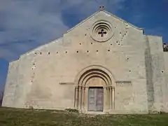 Façade de l’église du prieuré.