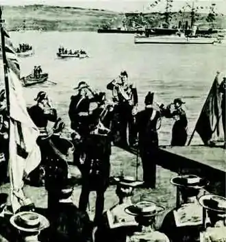 photographie ou gravure noir et blanc : des hommes en uniforme en saluent un autre au bord de l'eau