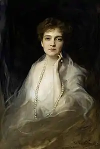 Nancy Stewart (épouse de Christophe de Grèce), Marie Bonaparte (épouse de Georges de Grèce) et Edwina Ashley (épouse de Louis Mountbatten) : les trois bienfaitrices de la princesse Alice, représentées par Philip de Laszlo.