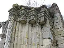 Vestiges de l'église Notre-Dame de Corbeil : chapiteaux historiés.