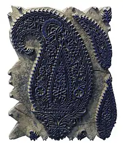 Matrice xylogravée pour l'impression textile de motifs boteh traditionnels, Ispahan (Iran).