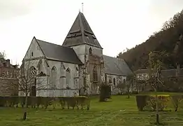 Le prieuré et son église attenante