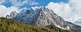 Vue du Prisojnik depuis le col du Vršič.