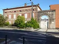 Le portail de la prison