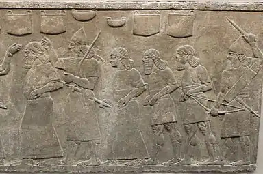 Prisonniers et butin, bas-relief du Palais Nord-Ouest de Nimroud. British Museum.