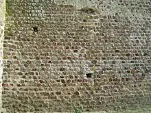  Photographie d'un mur en pierres.