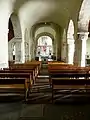 Vue intérieure de la nef et du chœur de l'église Saint Béheau.