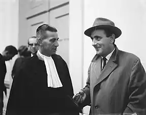 Tom Mander en 1957 lors d'un procès contre des imitateurs