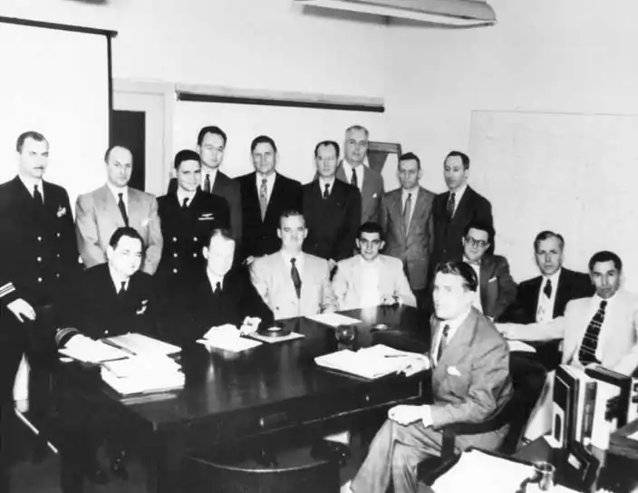 Photographie lors de la réunion du comité du projet Orbiter.