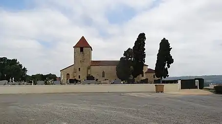 L'église et le cimetière adjacent.