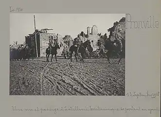 Troupes britanniques dans le village en 1918.