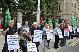 Manifestation condamnant les attaques israéliennes sur Gaza à Dublin (Irlande).