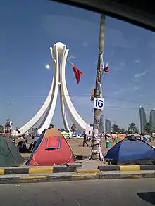 Photographie de manifestants bahreïniens campant autour de la place de la Perle
