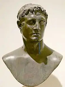 Souverain ptolémaïque, Ptolémée II (?) (283-246). Bronze restauré (yeux ?), H. 27 cm. (Villa des Papyrus). MNArch, Naples