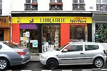 No 145 : devanture du la librairie Publico.