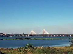 Le pont San Roque qui relie la ville de Posadas à sa voisine paraguayenne Encarnación.