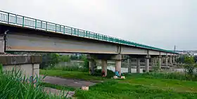 Le pont de Camas vu depuis la rive gauche du Guadalquivir.