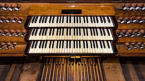 Clavier de l'orgue de tribune.