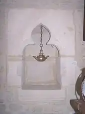 Lavabo du Manoir d'Amblie v. les XIIIe – XIVe siècles.