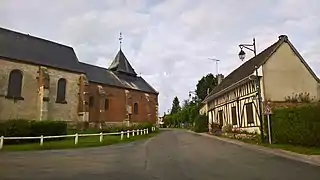 La rue du château et l'église
