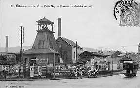 Tramway devant le Puy Neyron.