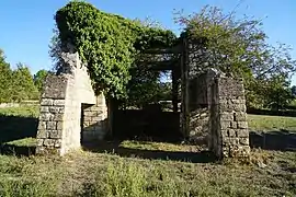 Base du chevalement du puits Saint-Laurent (La Chapelle-sous-Dun).