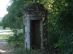 Puits couvert, voisin de la ferme de La Grimaudière.