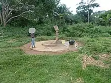 Pompe à eau à l'école d'Ekoadjom