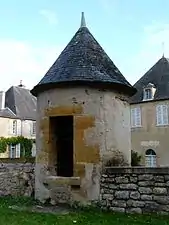 Puits et vue sur la cour intérieure.