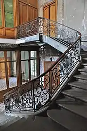 Escalier (rampe de Bernard Ortet)