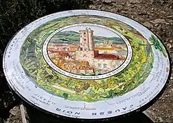 Table d'orientation de la Puncho d'Agast au-dessus de la ville de Millau, Aveyron, France.